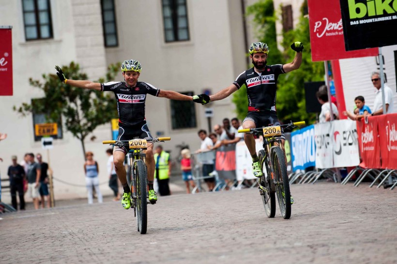 Bike Transalp: Longo e Cattaneo vincono a Trento.
