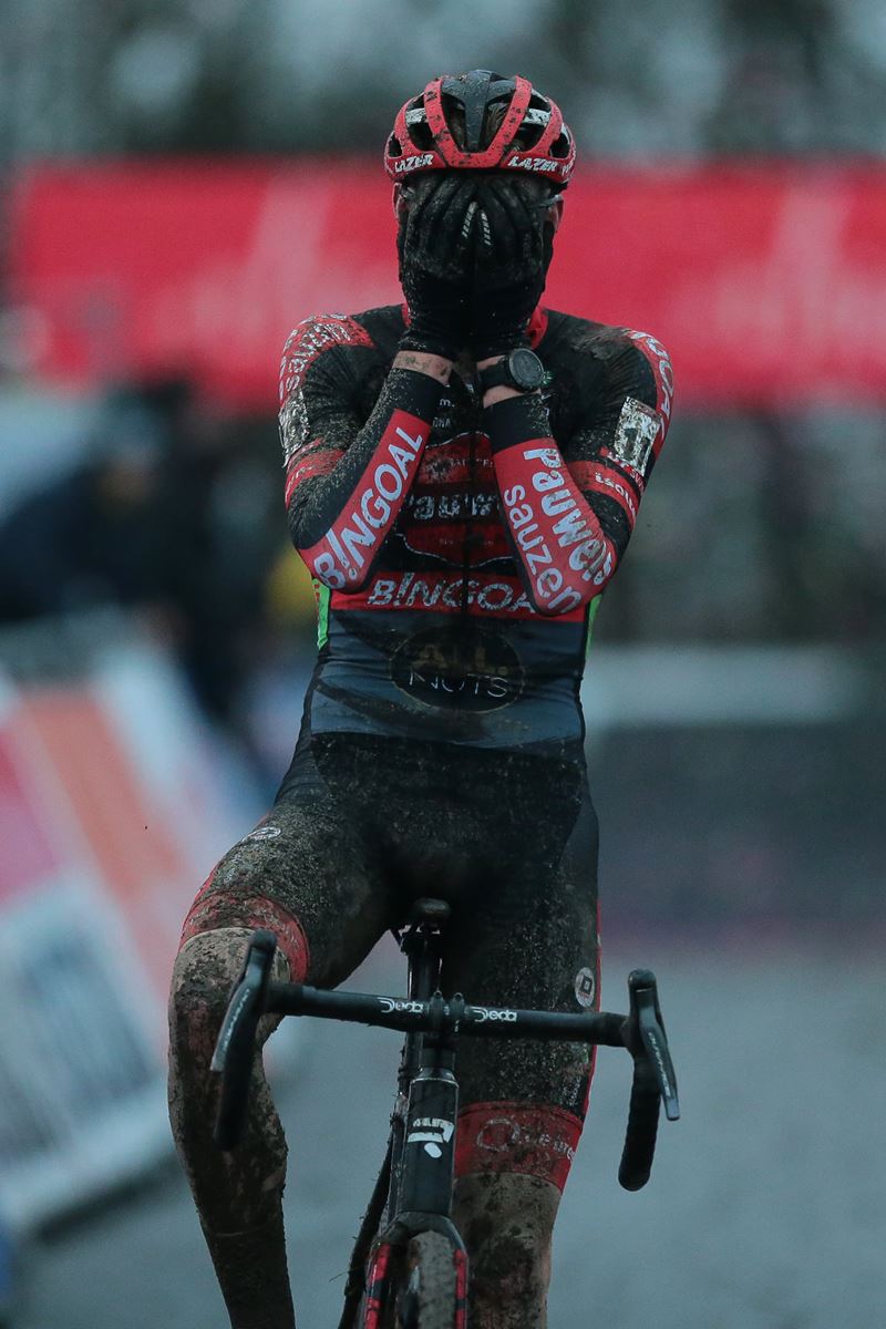 Vanthourenhout vince nel fango 