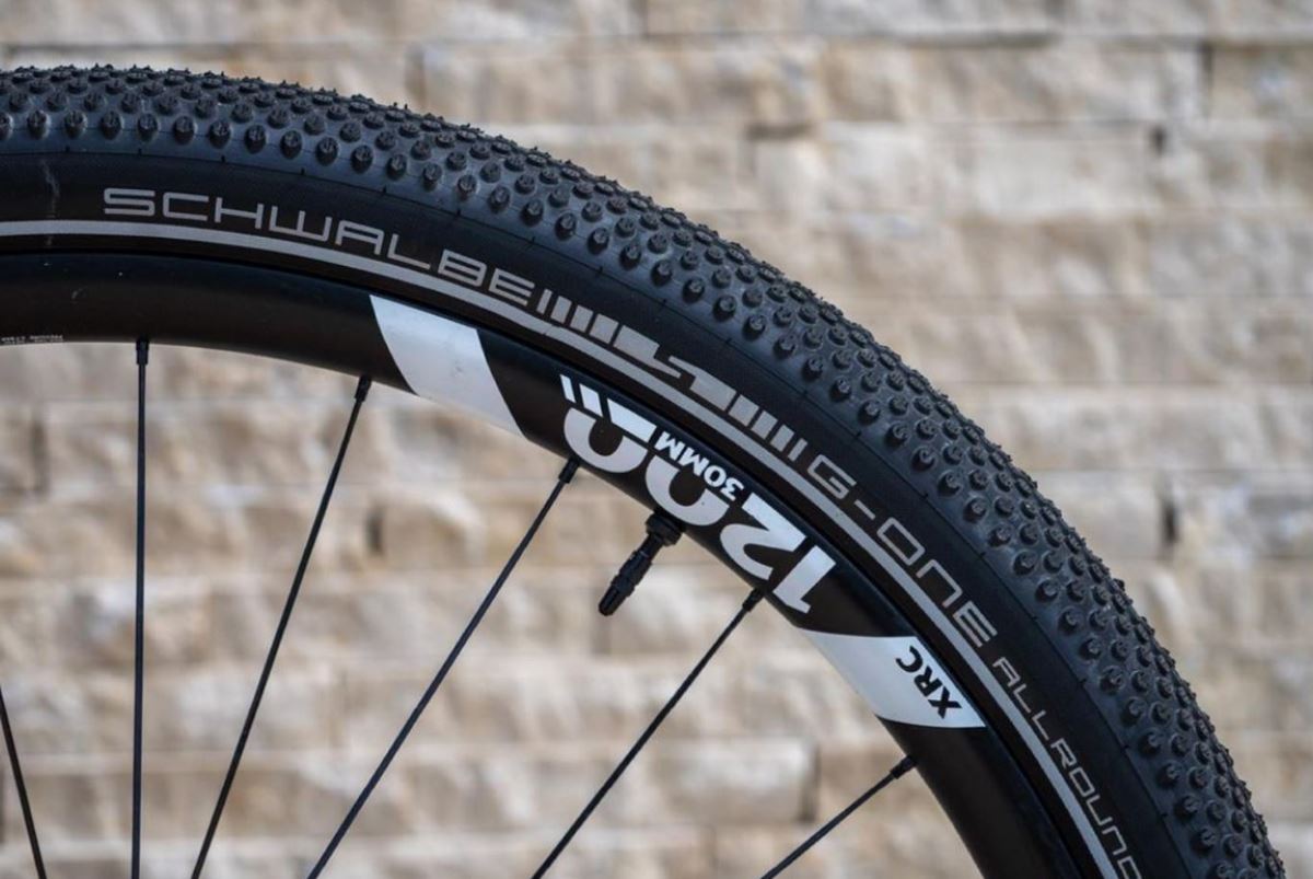 Canyon Lux con gomme Schwalbe G-One Allround