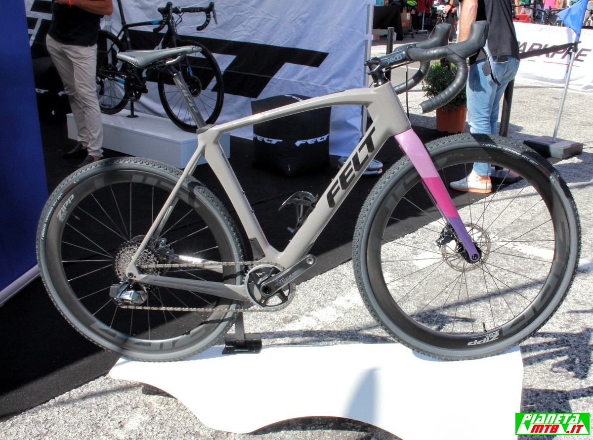 Felt Breed Carbon - gravel bike