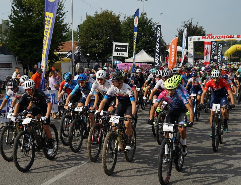 Il via della Marathon Bike 2023 vinta da Diego Arias