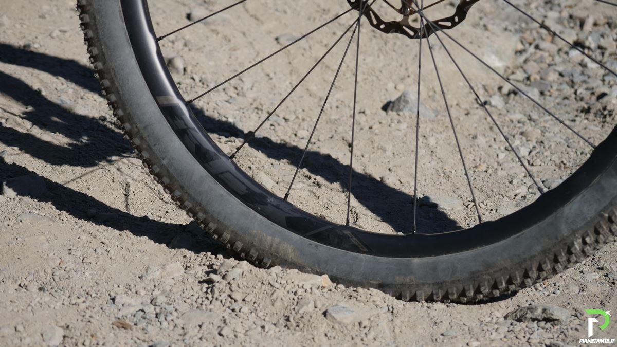 https://elabora.pianetamountainbike.it/public/Fotografie_2024/Novembre_1/2024_pianetamtb_fsa_i28test1 (1).jpg