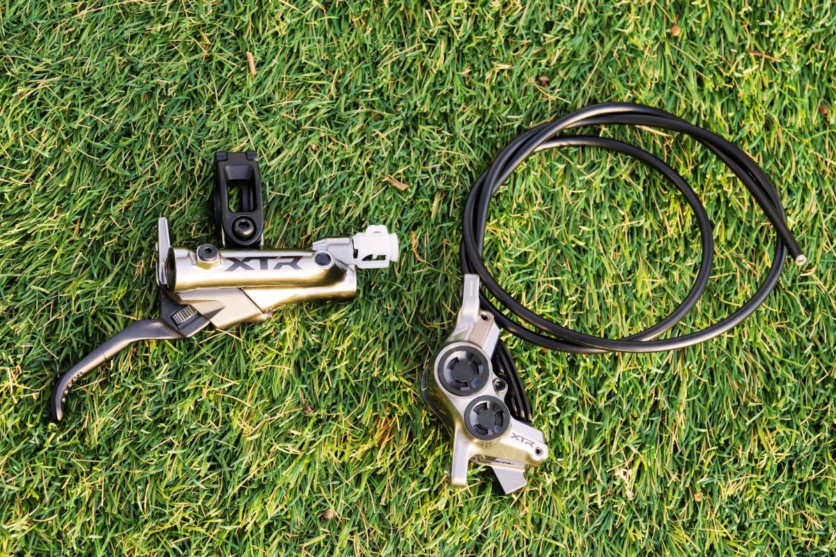 Nuovi freni Shimano XTR M9220 a 4 pistoncini