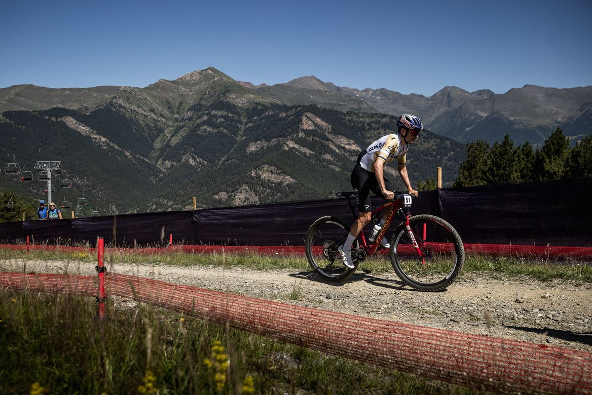 pinarello dogma xc pidcock 2025