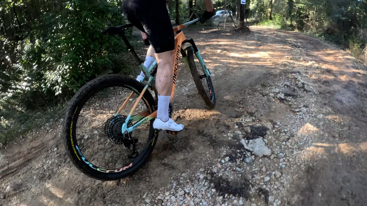 megamo track test bca 2025