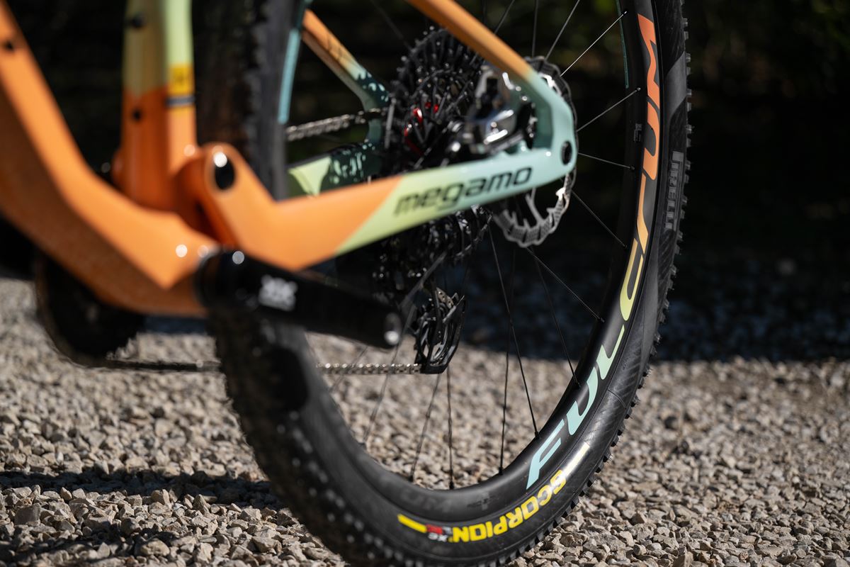 megamo track test bca 2025