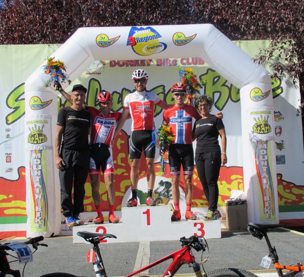 Il podio della Sinalunga Bike, vinta da Cristian Cominelli
