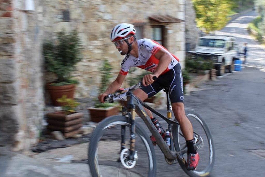 Elia Favilli vince per la prima volta la Granfondo del Brunello e della Val d'Orcia