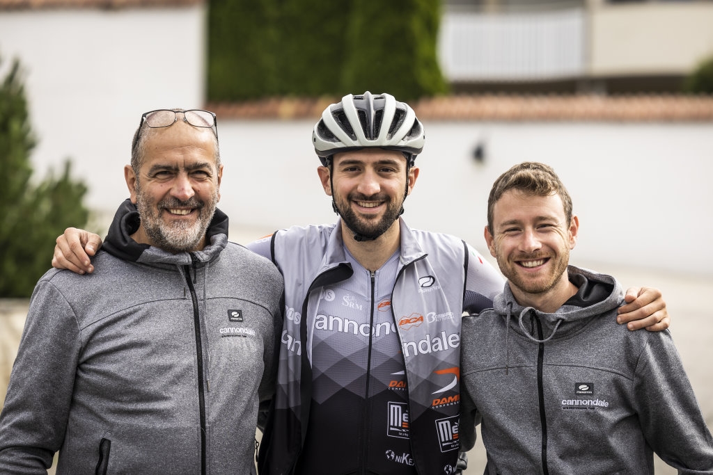 Martino Tronconi con i meccanici di Cannondale MTB Pro Team