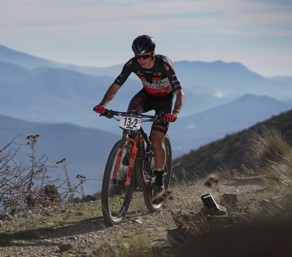 Daniele Mensi al GPM di El Pincho nella prima tappa della Andalucia Bike Race