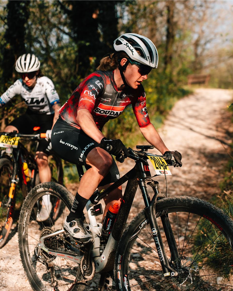 Terza vittoria stagionale per Sandra Mairhoher alla MTB Garda Marathon