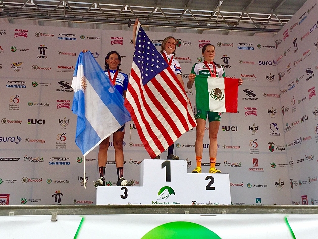 Il podio femminile dei XXI Pan American Championship con vincitrice l'americana Erin Huck